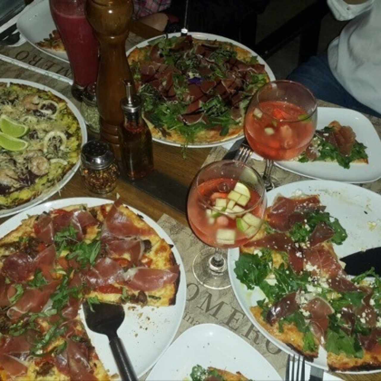 Pizzas marinera, ibérica, serrana y romero
