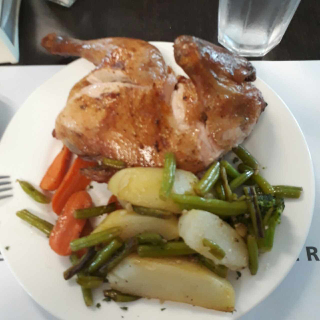 pollo asado + vegetales salteados