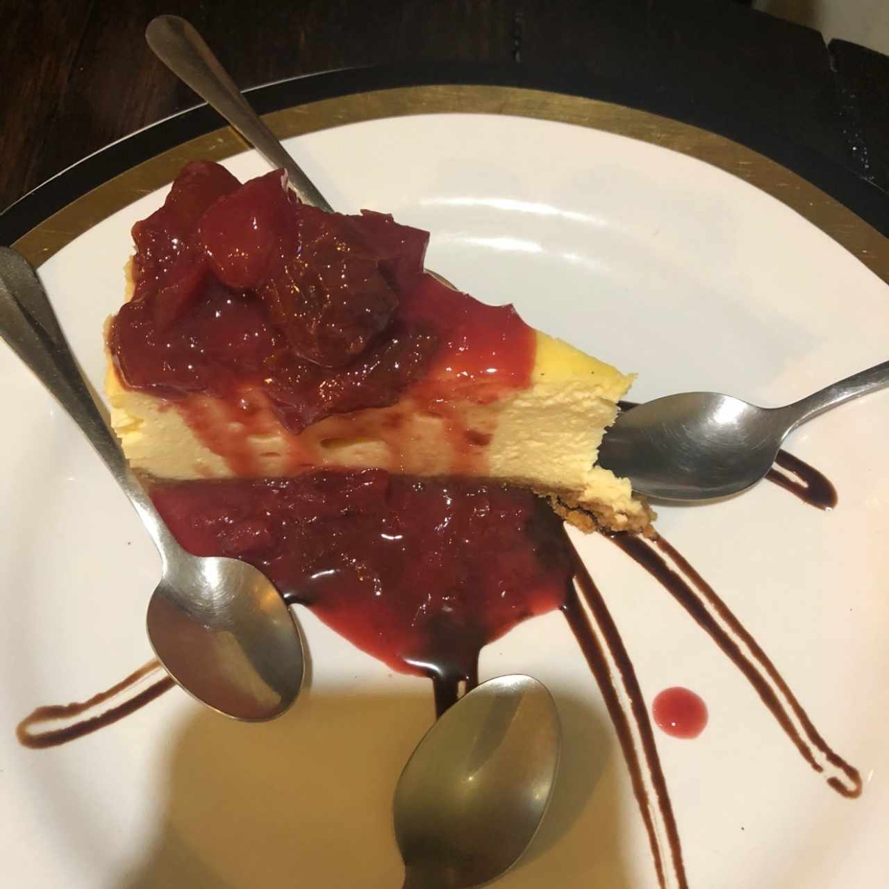 cheesecake con toping de cereza