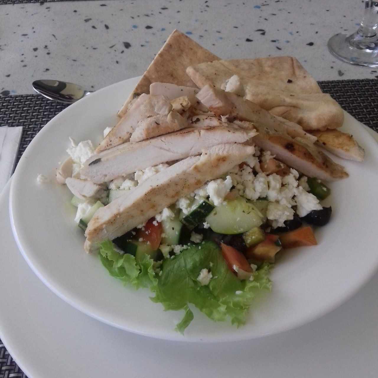 Ensalada Griega con Pollo