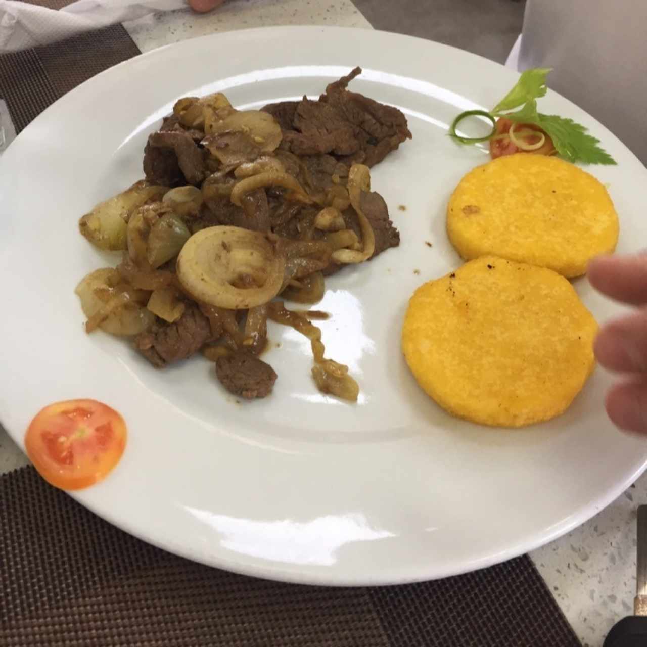 bistec picado con tortilla