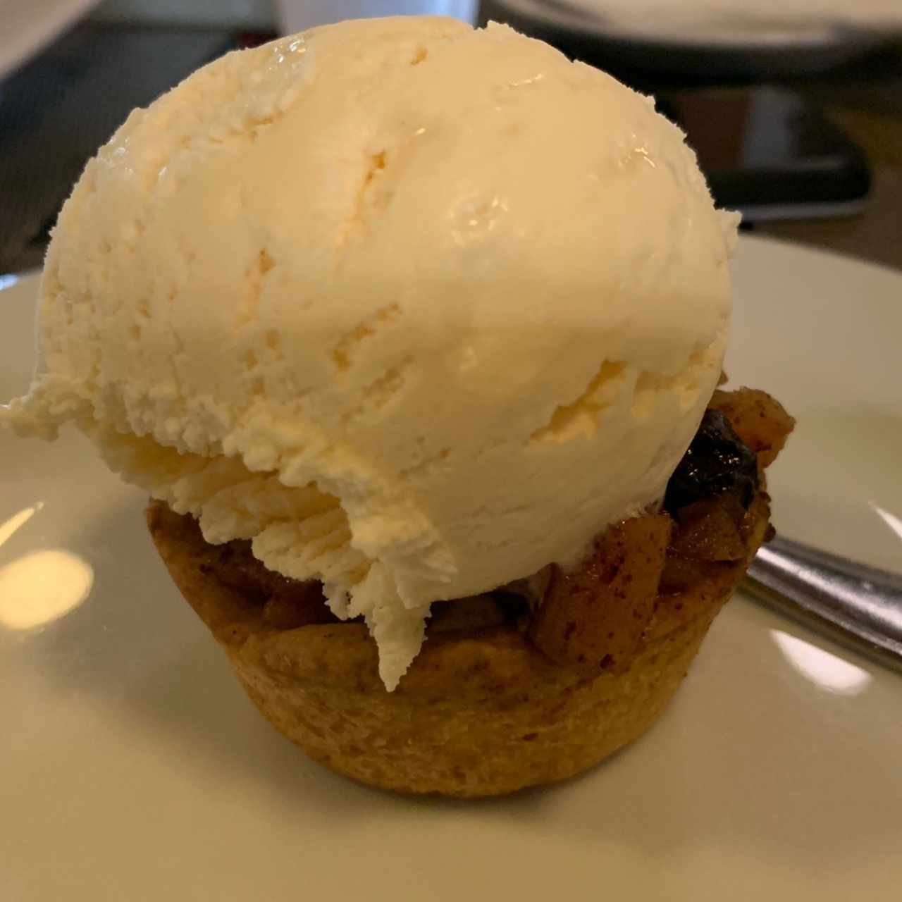 tartaleta de manzana con helado