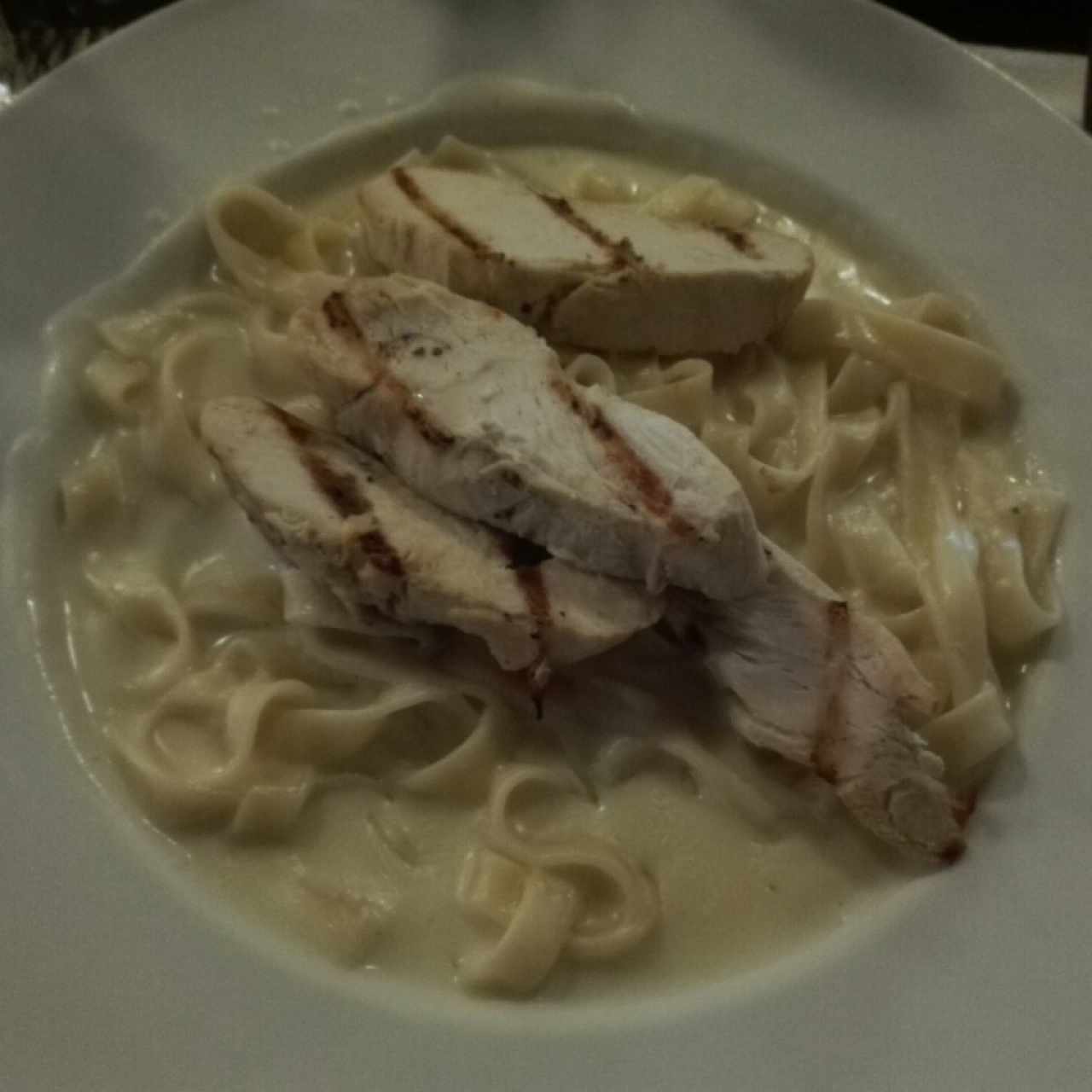 pasta Alfredo con pollo