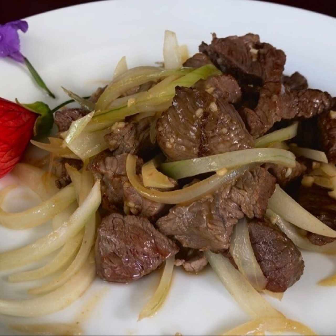 Bistec encebollado 