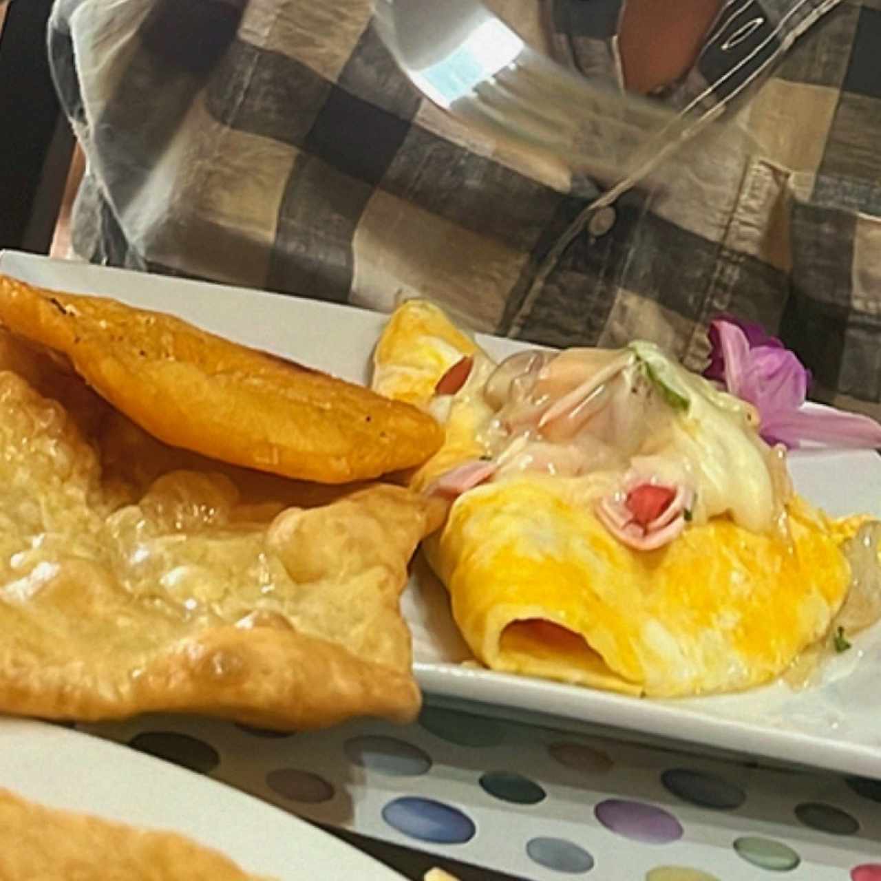 Omelette de jamon y queso con tortilla y hojaldre 