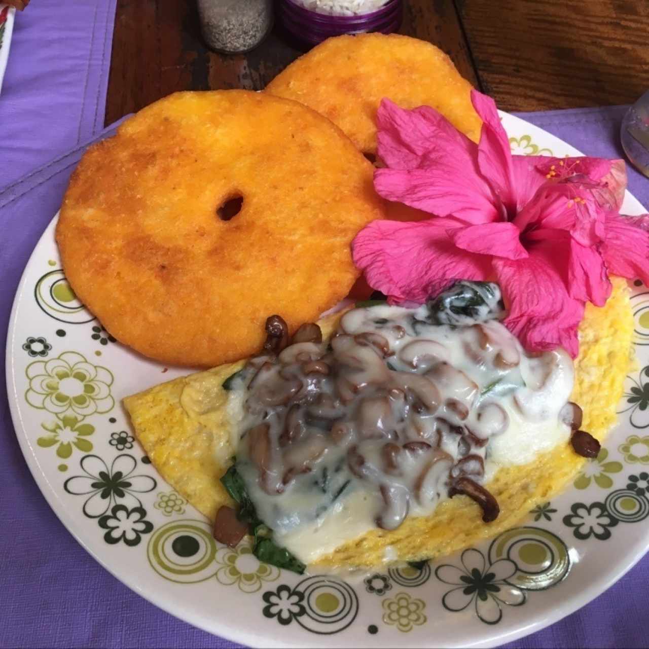 Omelet de Espinacas, Queso y Hongos con orden de Tortilla de Maíz