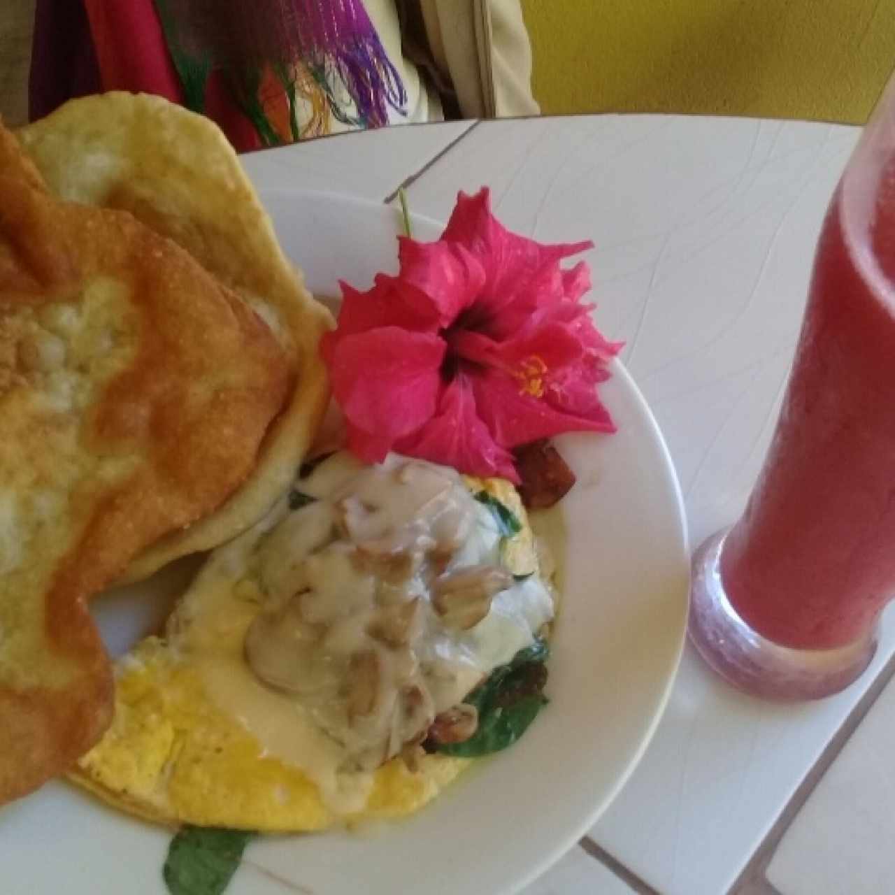 omelette con espinaca y hongos