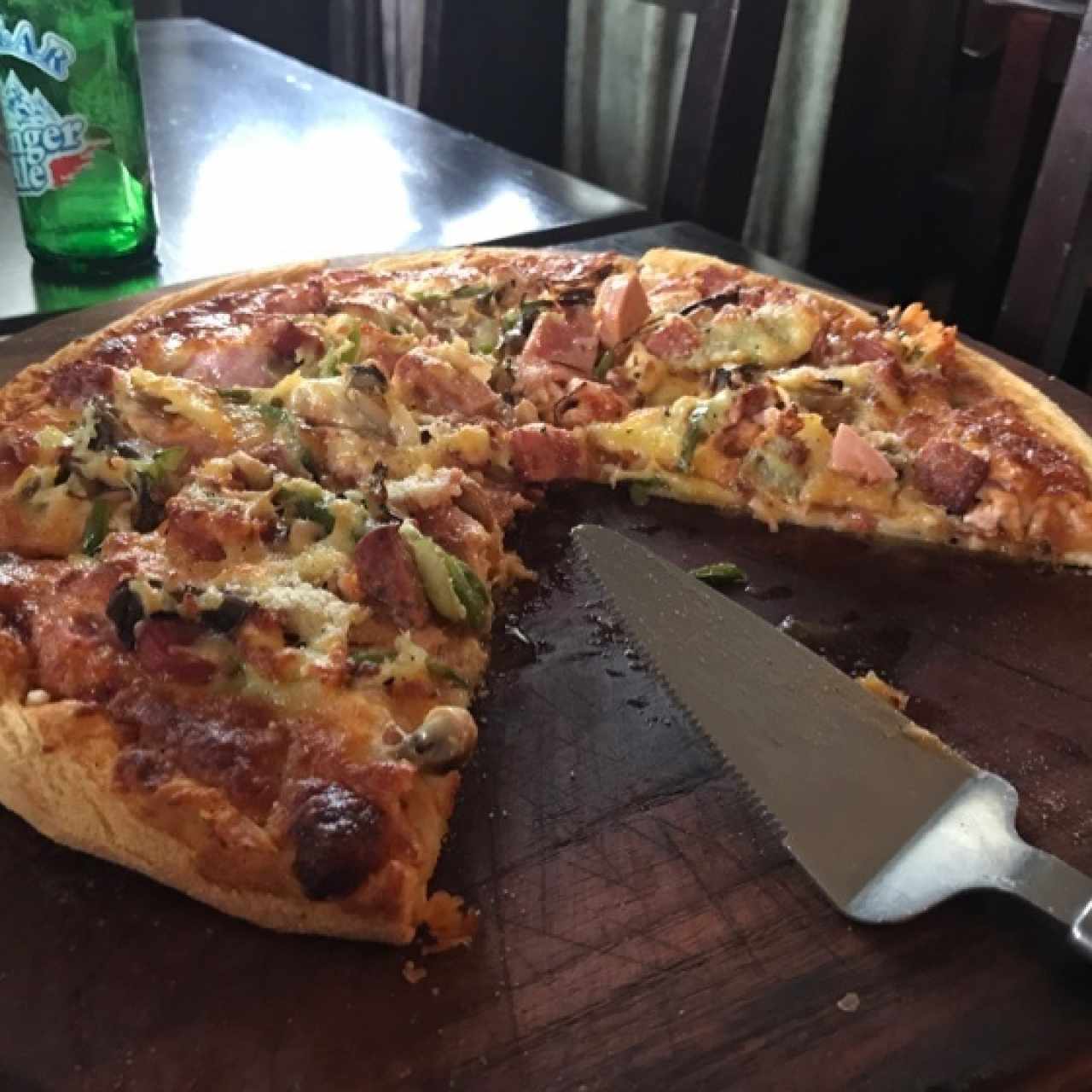 Pizza mediana de combinación. 