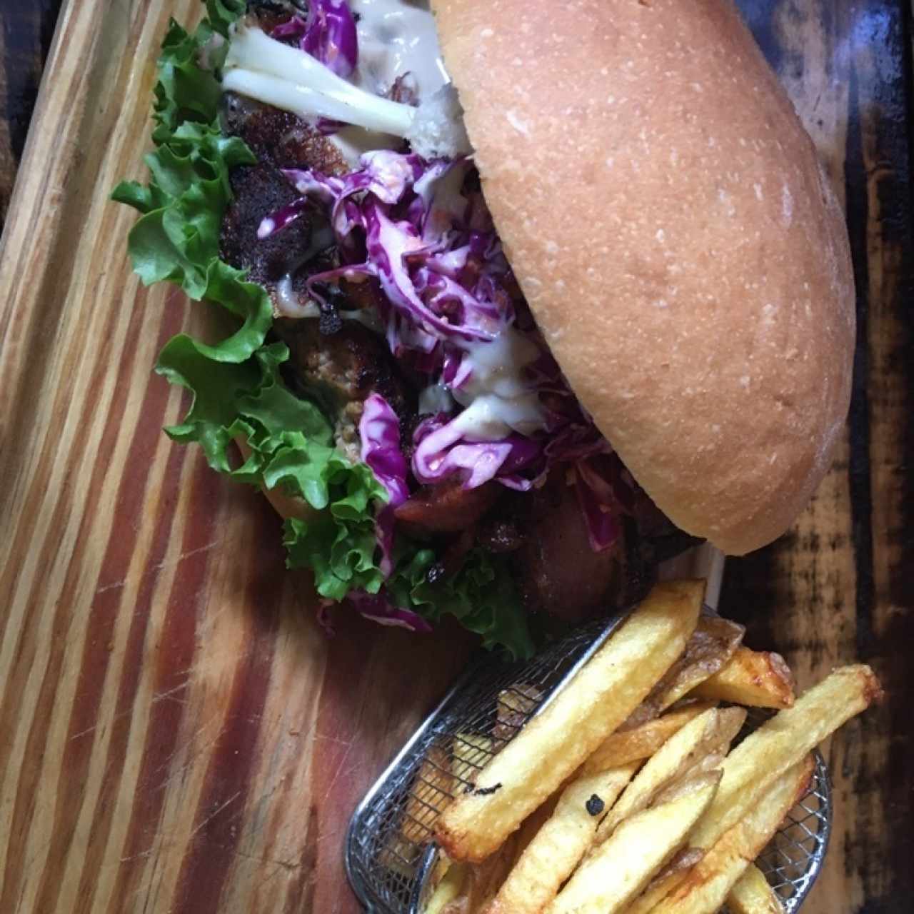hamburguesa de res con blue cheese