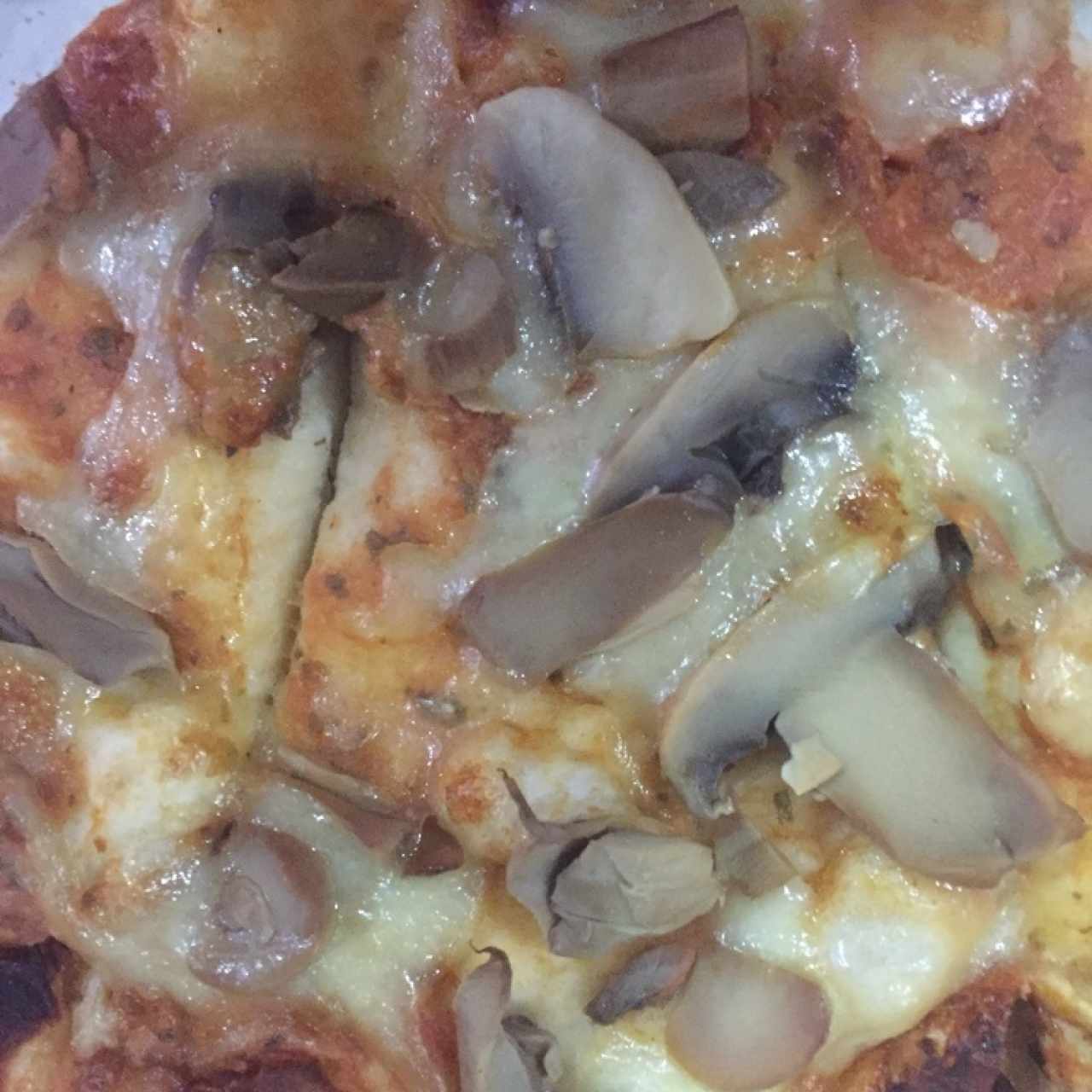 pizza de hongos con queso