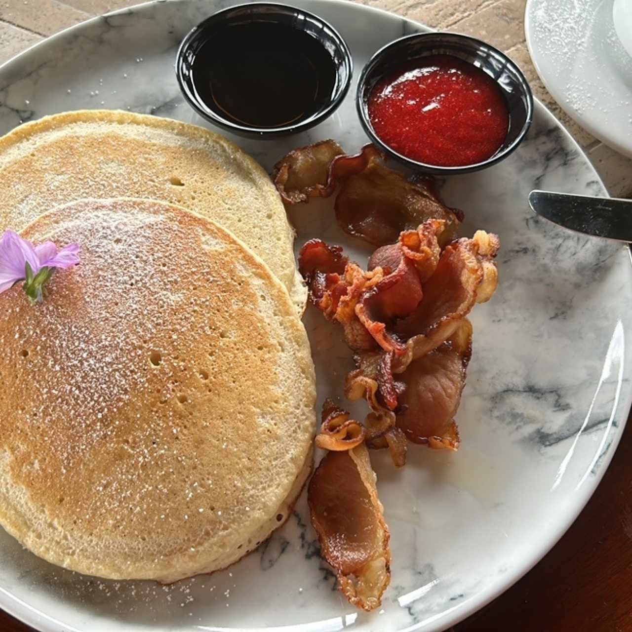 Desayuno con pancakes 