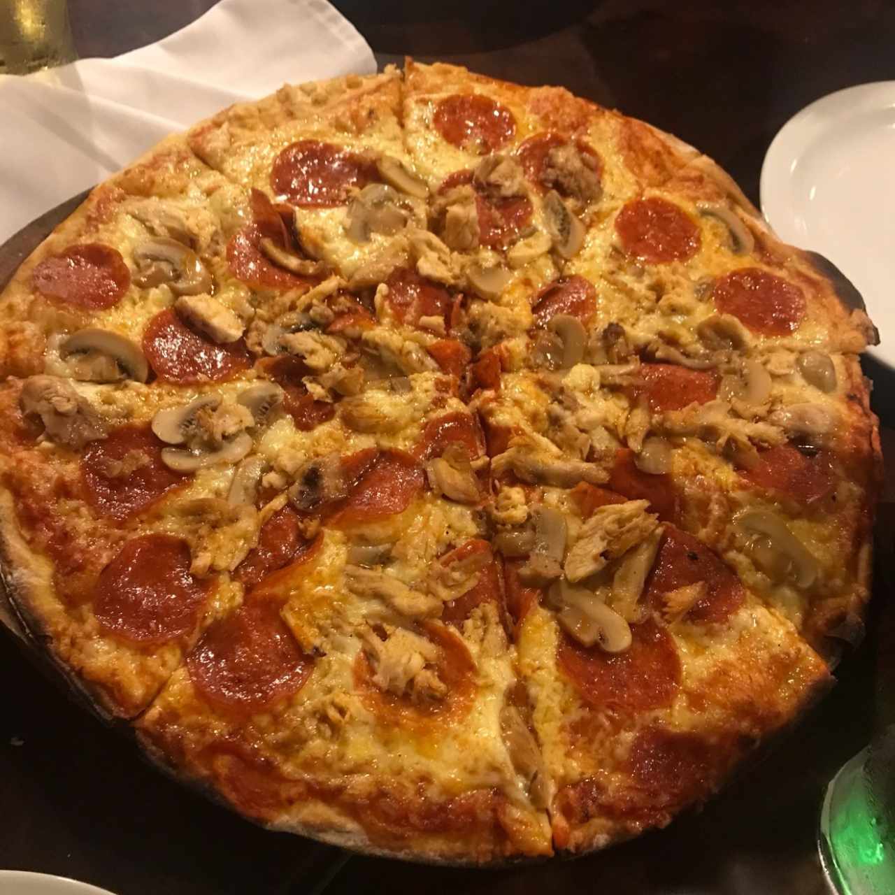 Pizza de Peperonni, Hongos y Pollo
