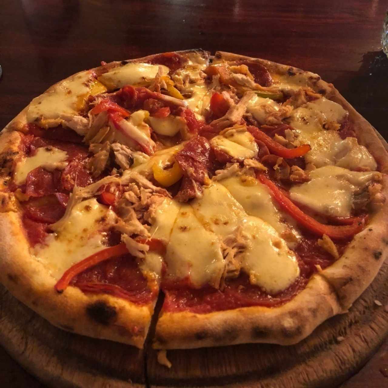 pizza de pepperoni y pollo 