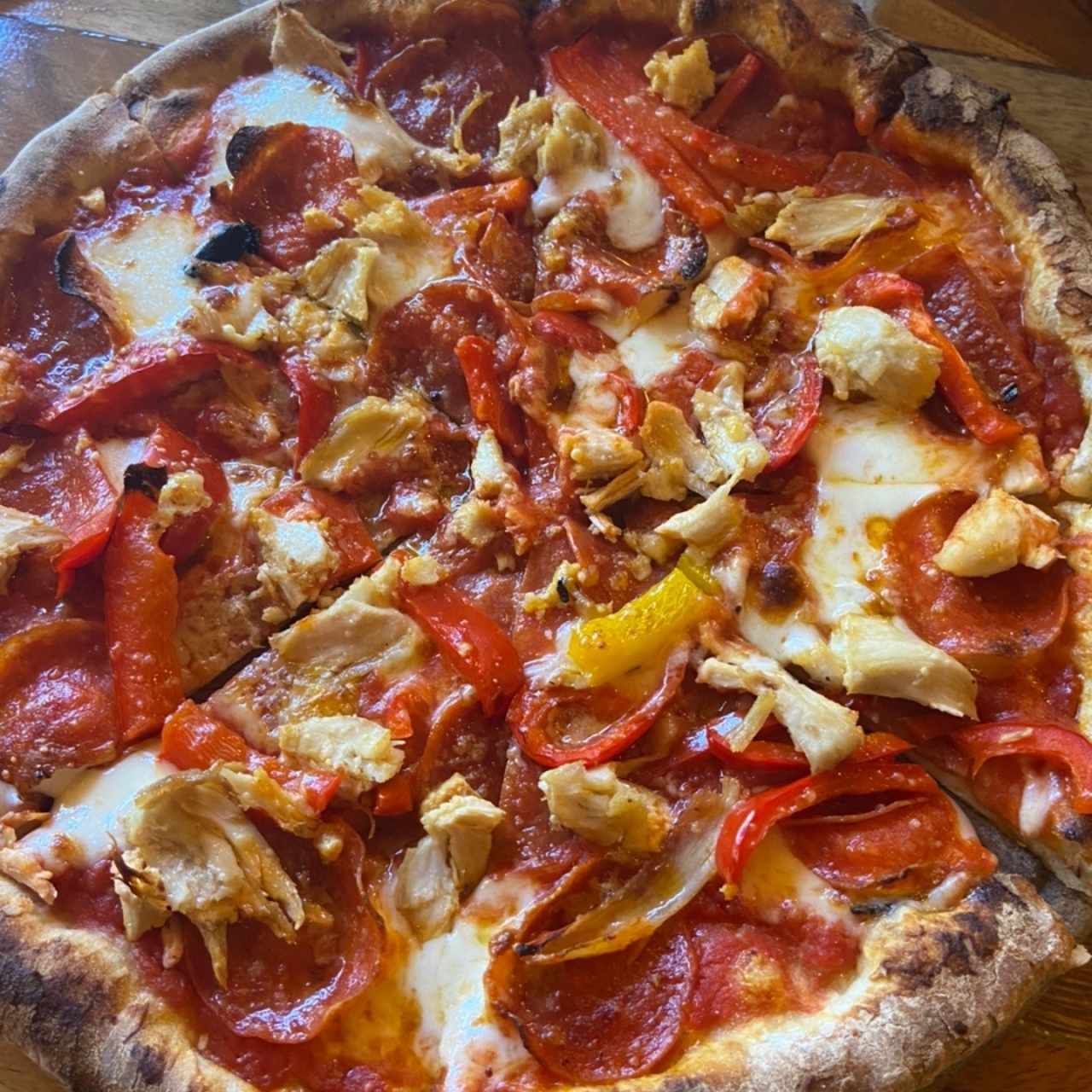 Pizza de Pollo y Salami
