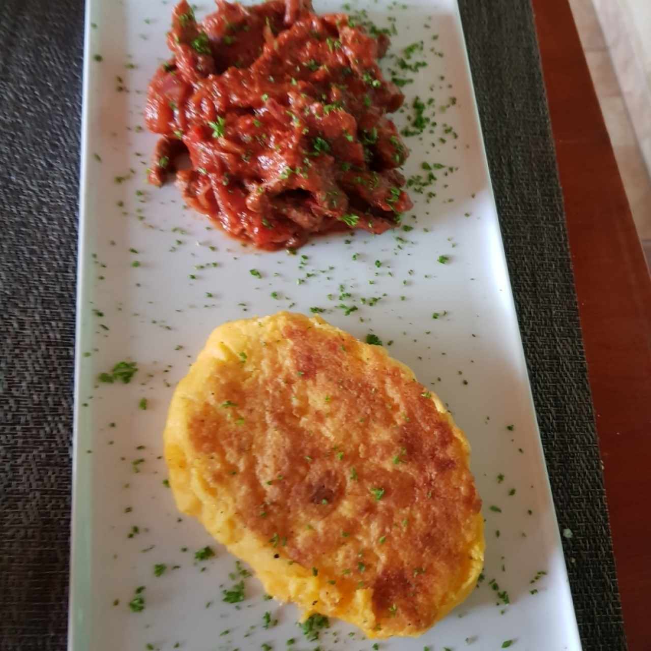 bistec picado con tortilla asada