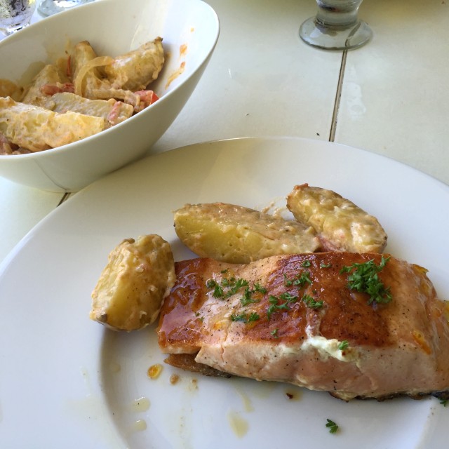 Salmón y papas gratinadas