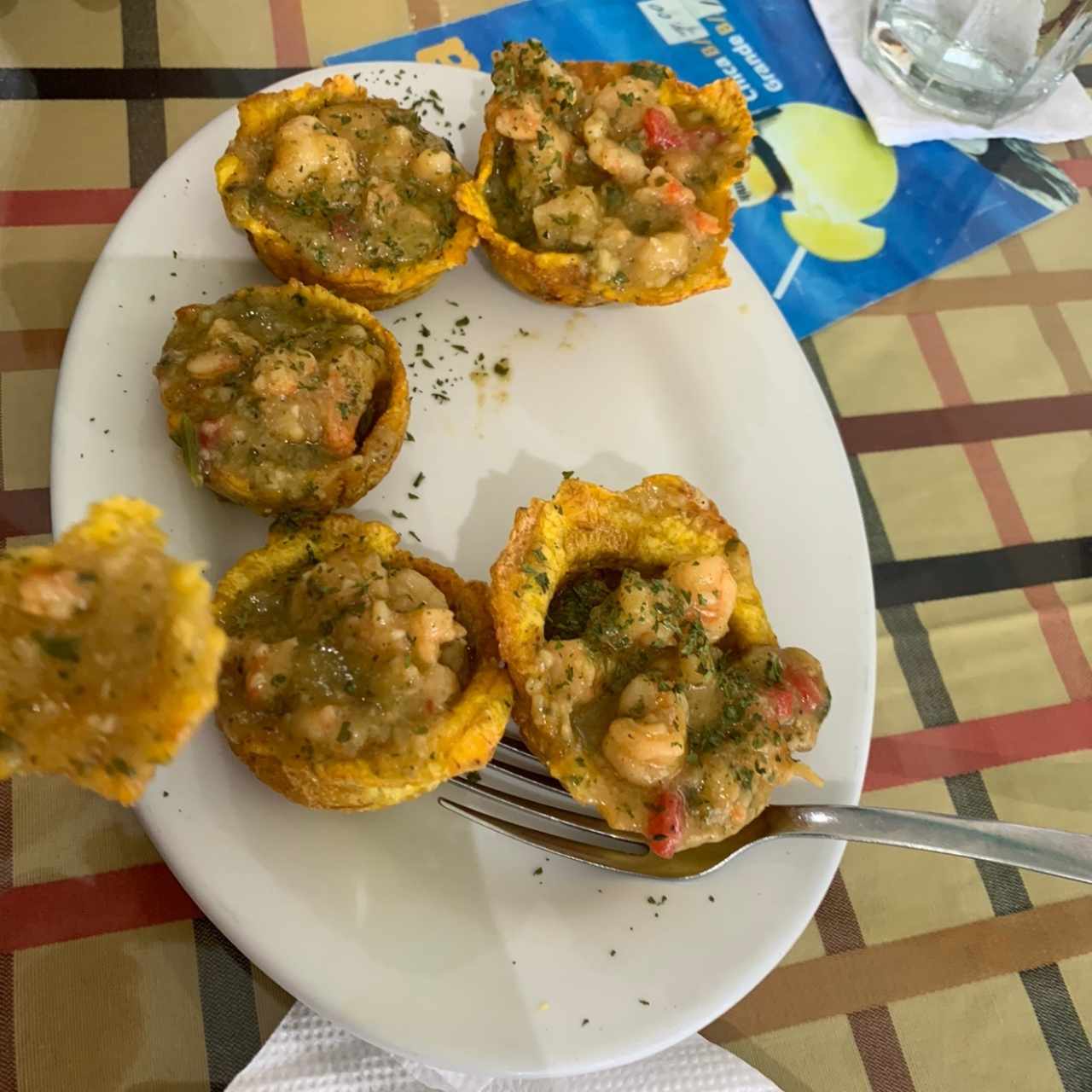 Patacones rellenos de camaron