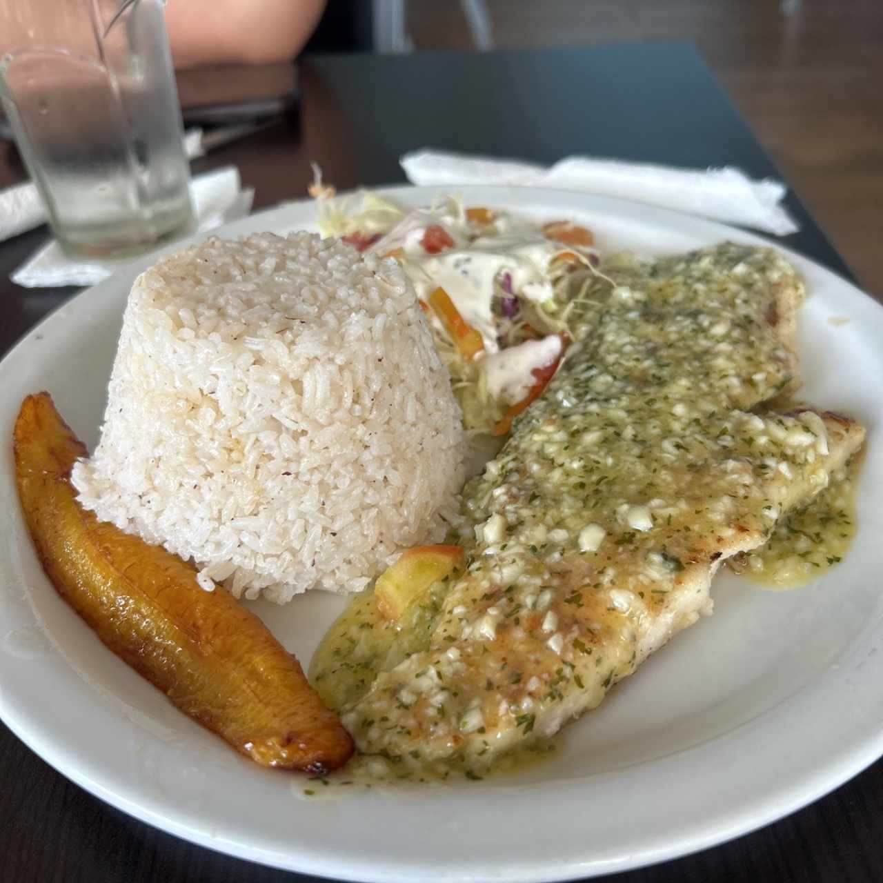 FILETE DE PESCADO AL AJILLO