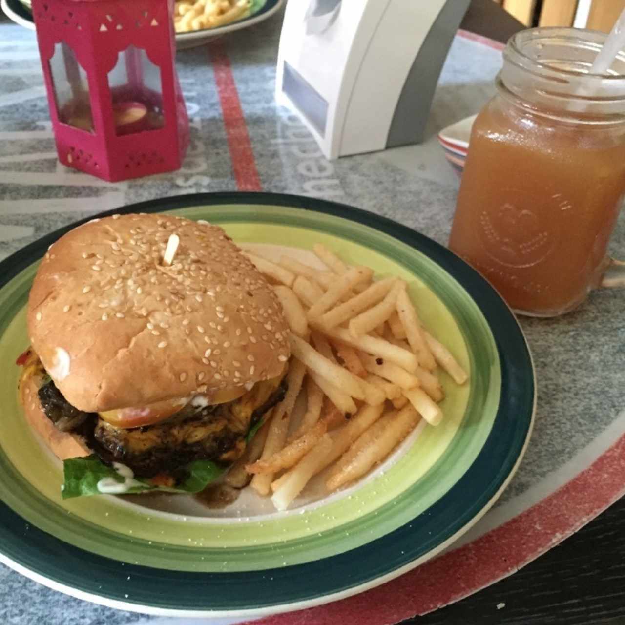 hamburguesa Hawaiiana + limonada con raspadura