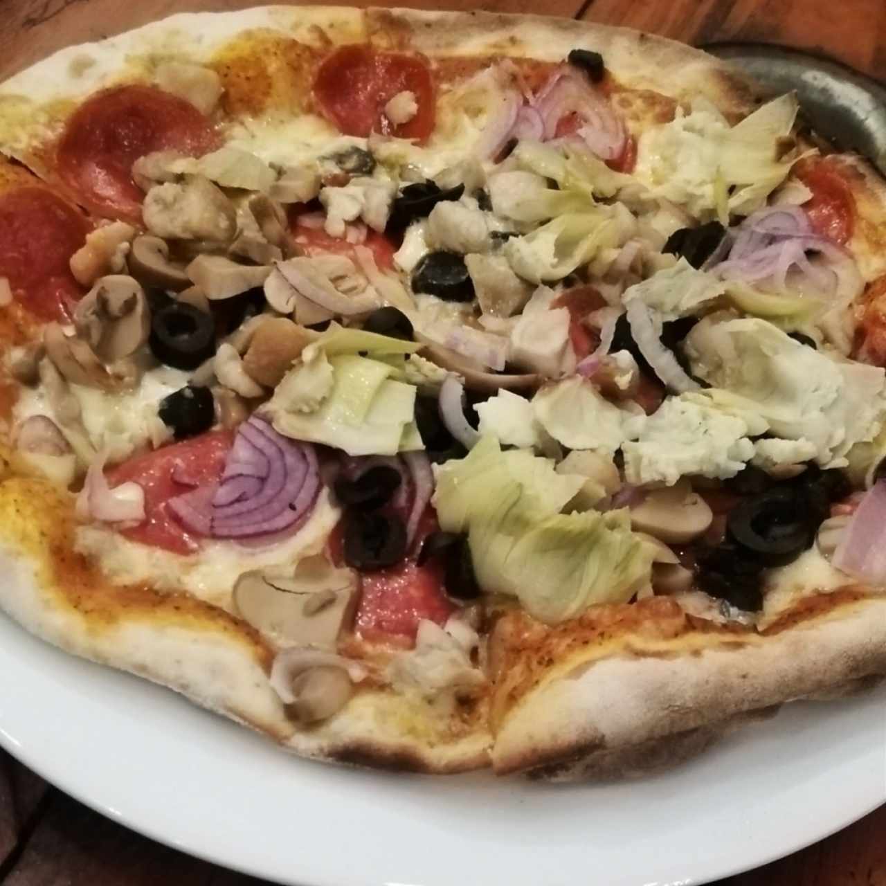 Pizza con alcachofas