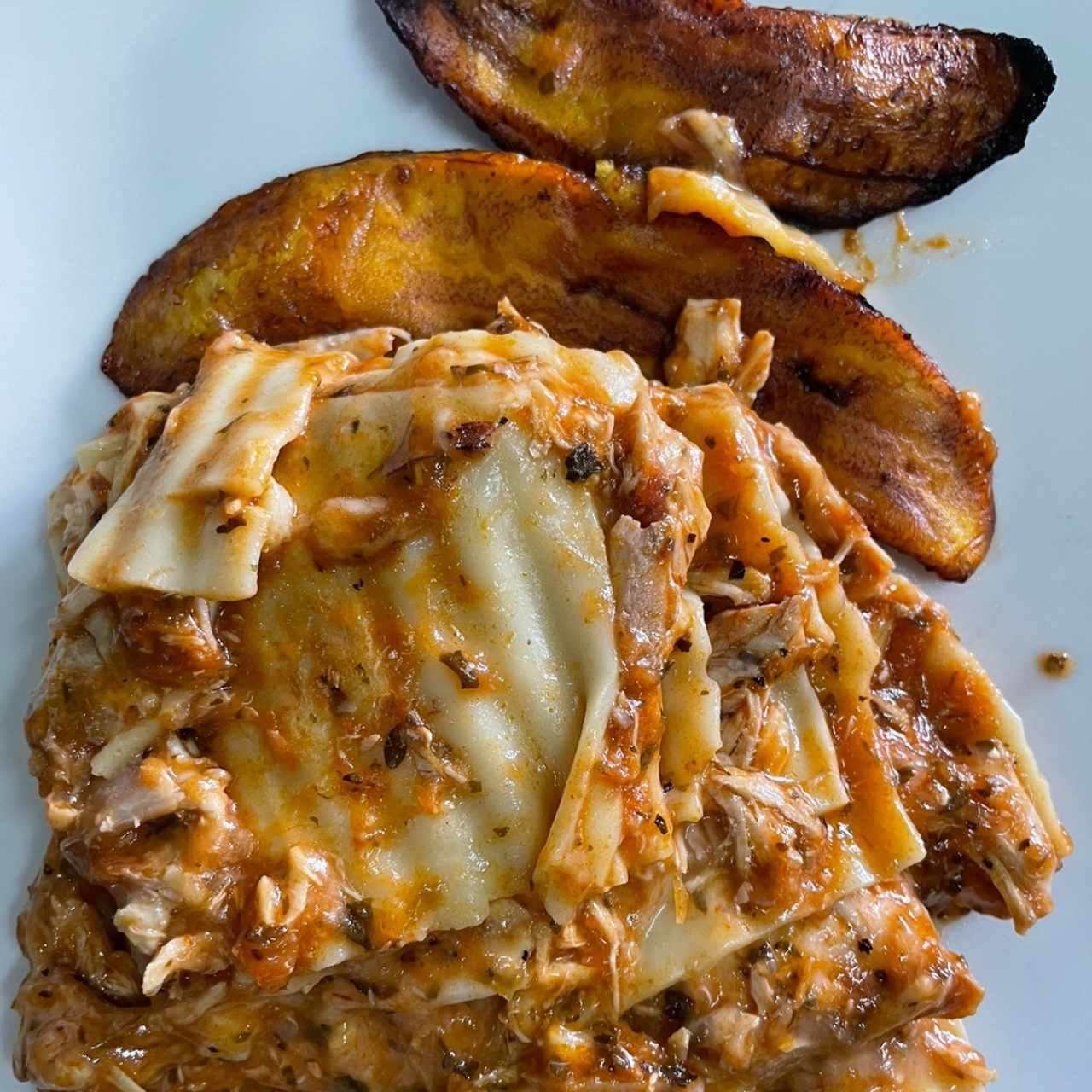 lasagna de Carnw y platanos en tajada