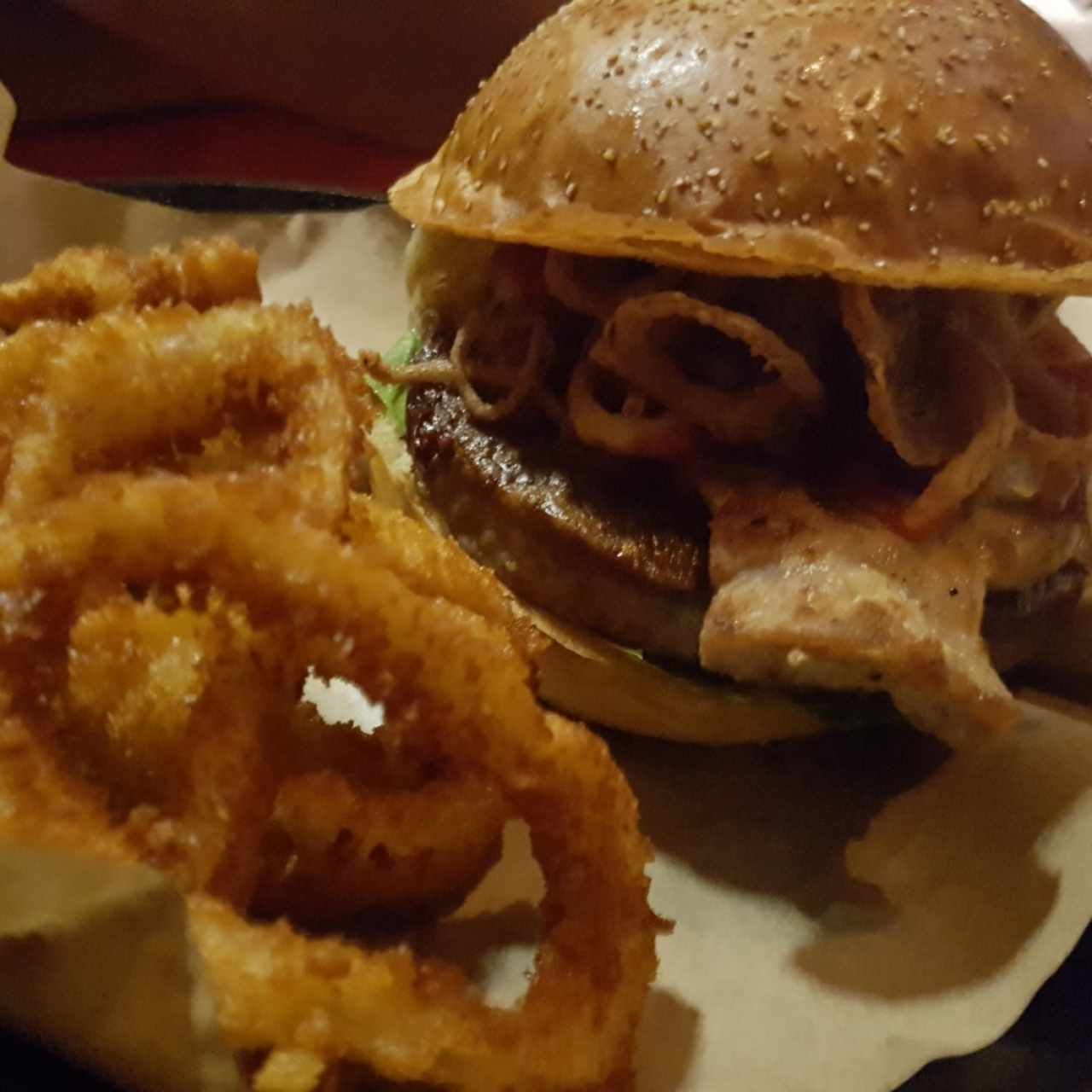PorkChop Burger con Aros de Cebolla