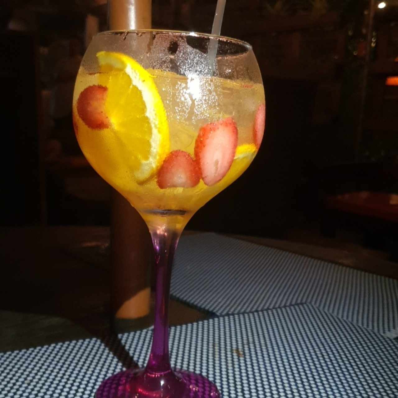 gin con maracuyá y fresas delipassion