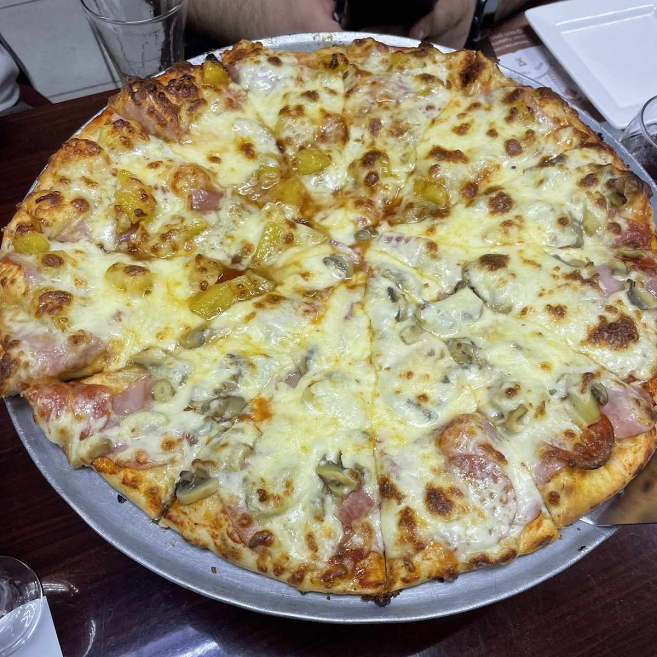 Pizza de combinacion y pizza hawaiana 