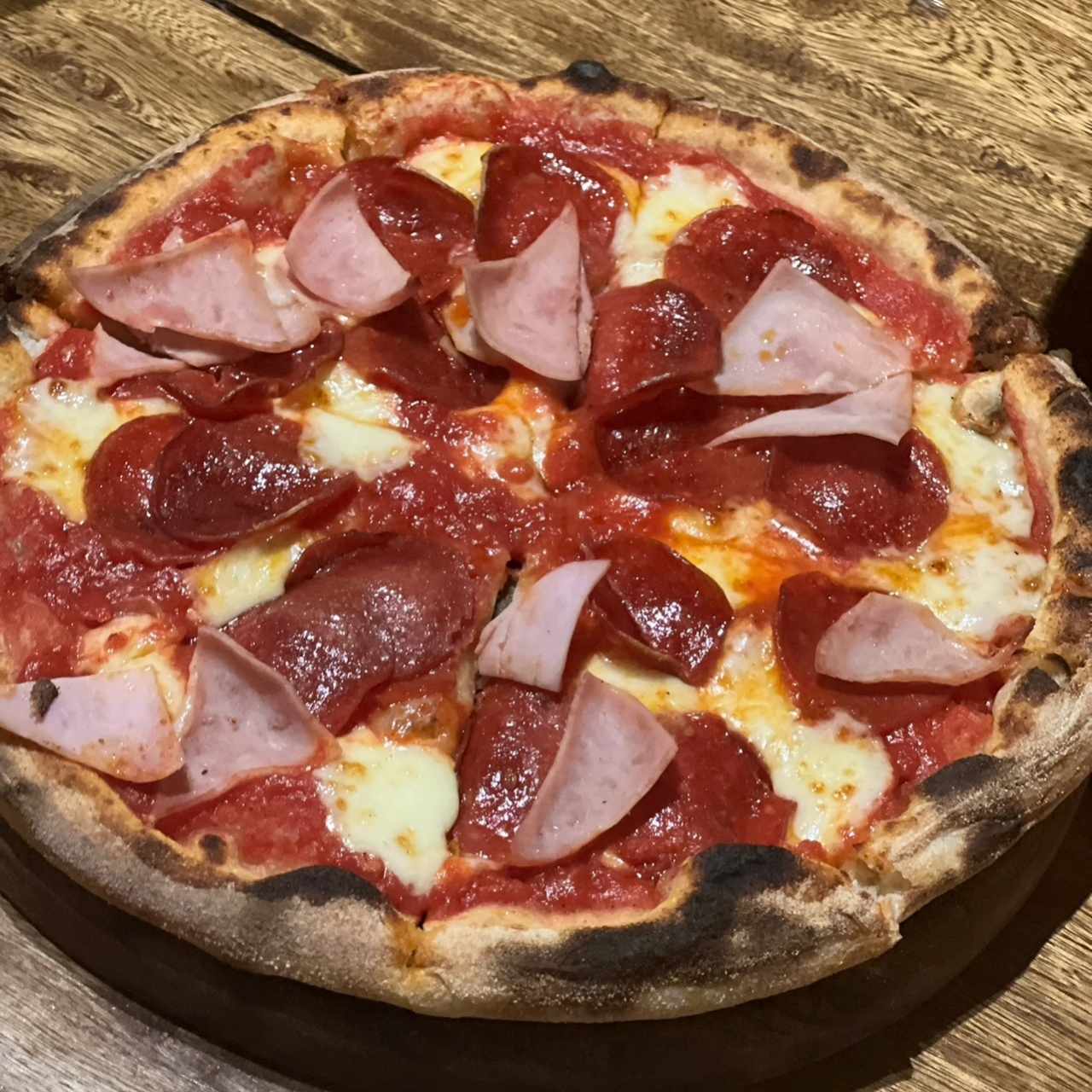 Pizza personal de peperoni con jamon
