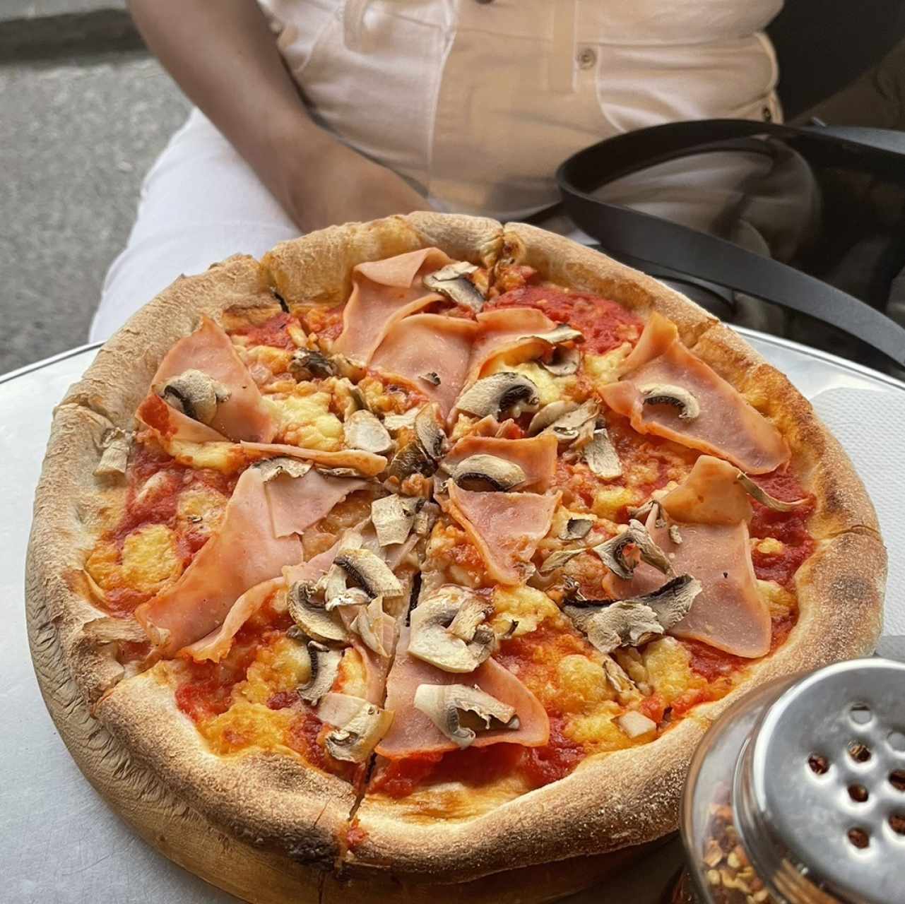 Pizza Napoletana - Hongos y Jamón