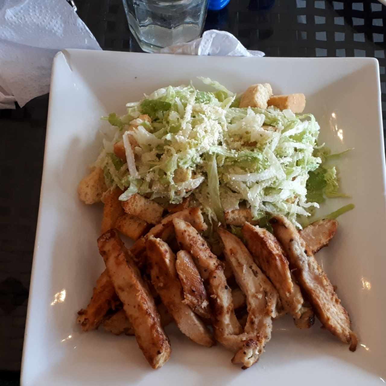 Ensalada Caesar con pollo