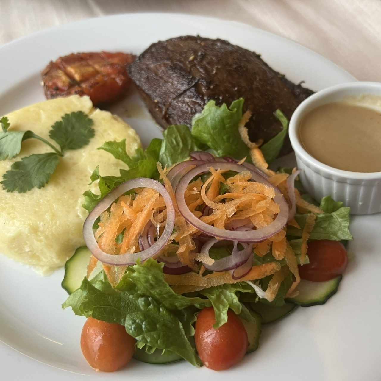 Picaña Angus importada con Tomate Terralteño y su Acompañamiento