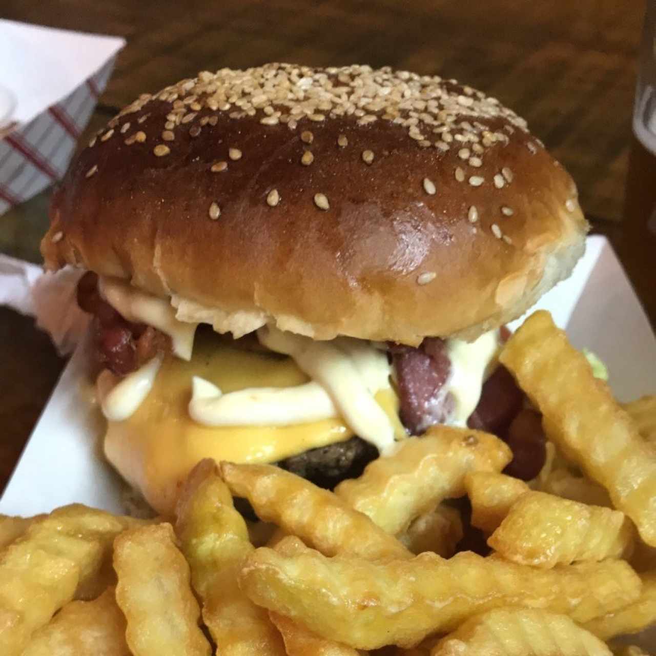hamburguesa de Res con Bacon y Queso