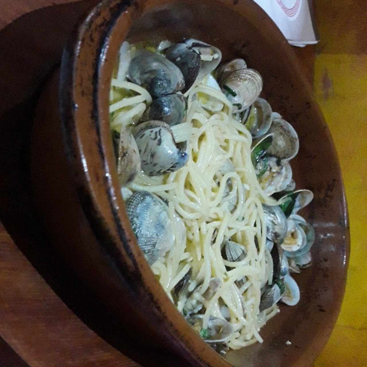 spaghetti con almejas