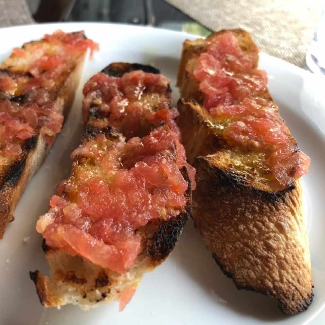 Pan de tomate...cortesía de la casa