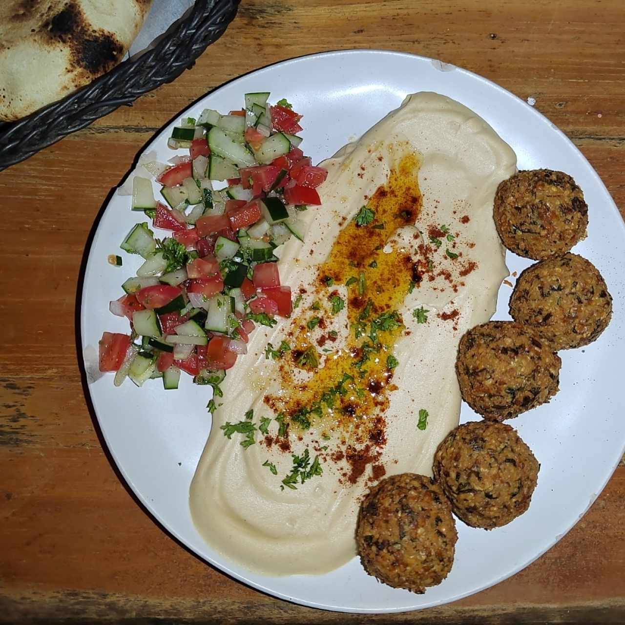 hummus con falafel 