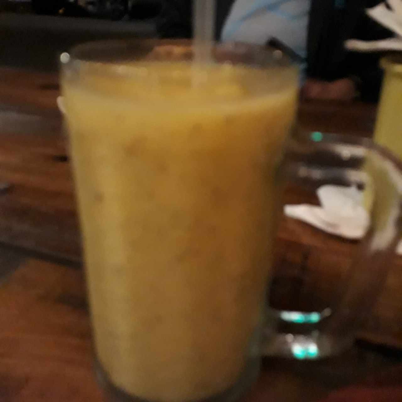 smoothie de maracuya, coco y mango