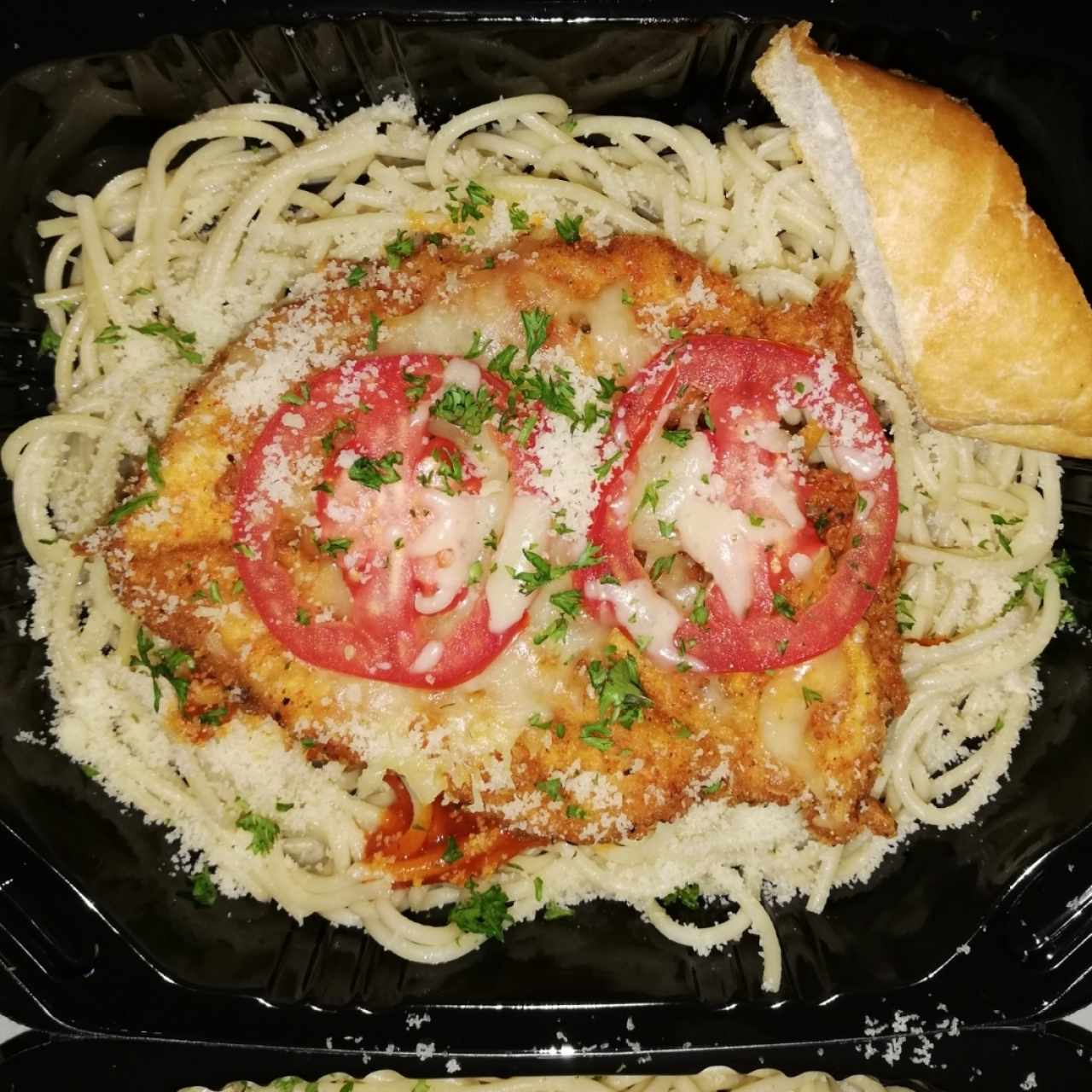 Espagueti con Filete de Pollo a la Napolitano 