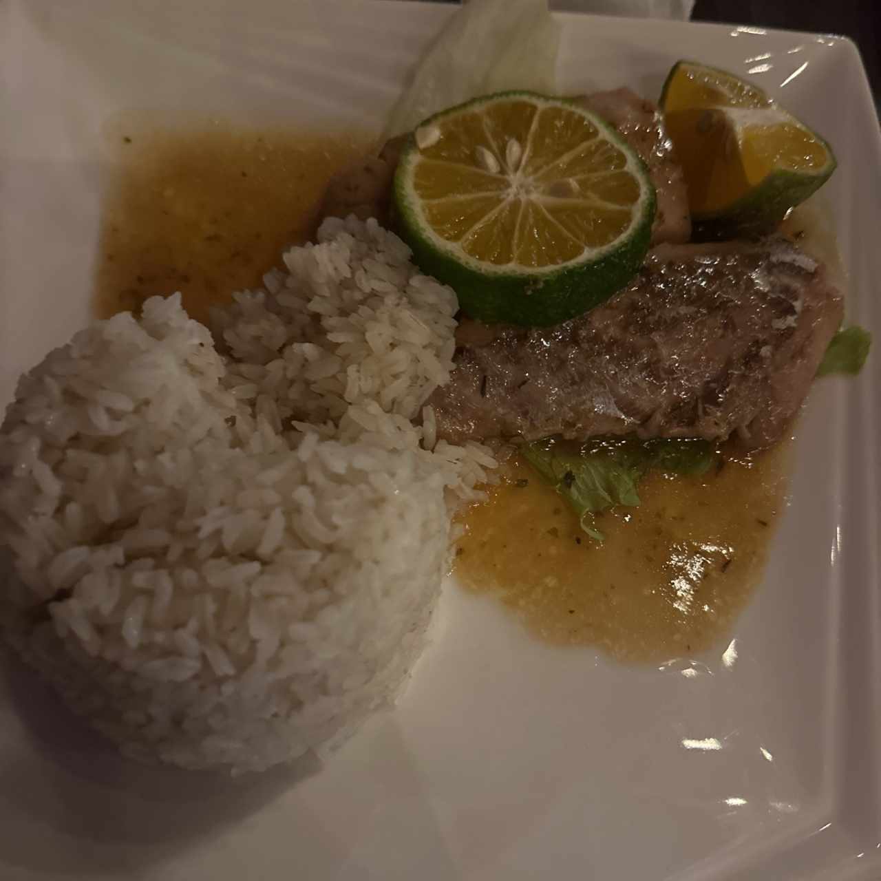 Filete de corvina al ajillo 