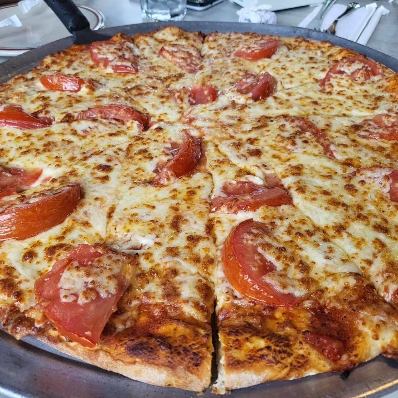 Pizza Margarita con Tomate