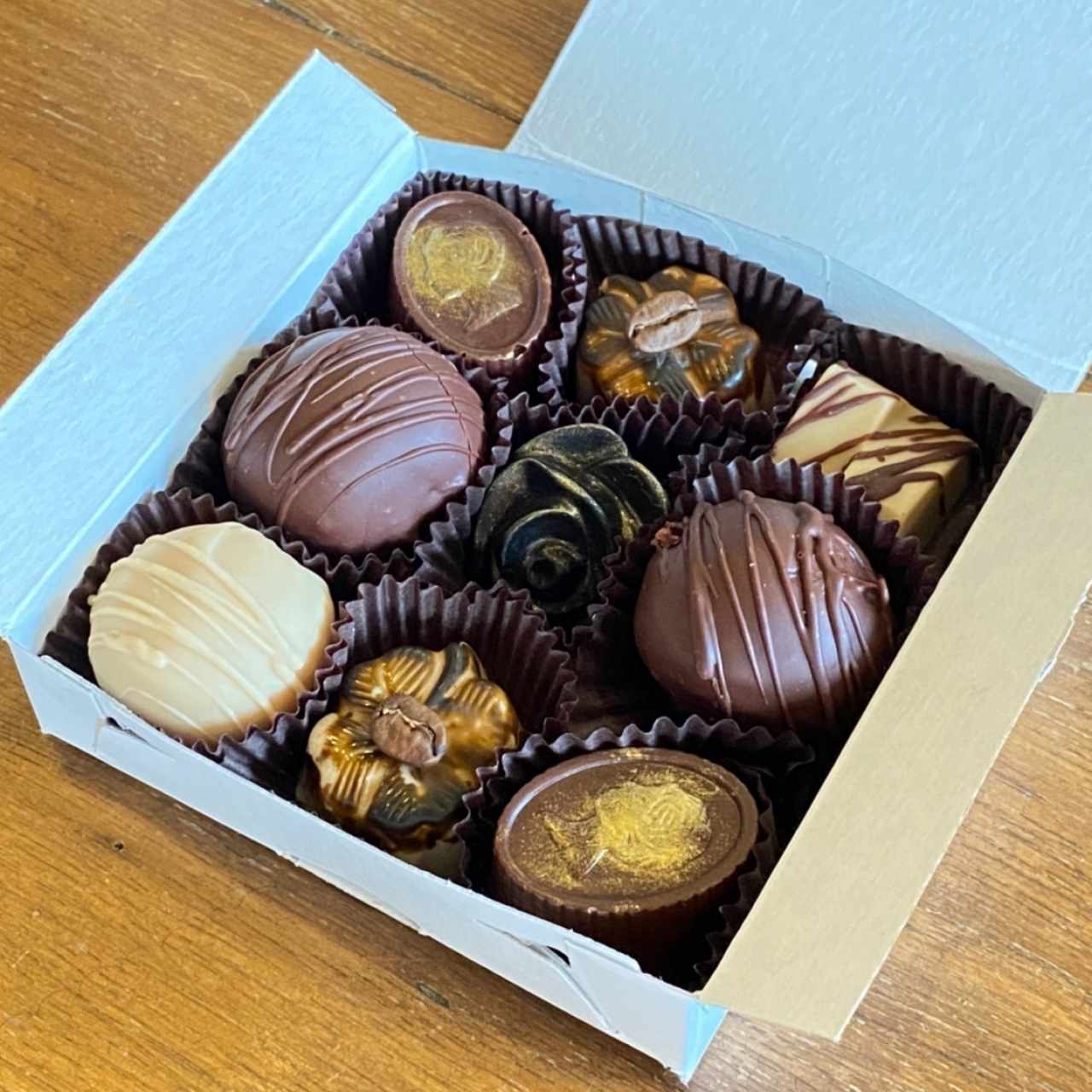 caja de 9 chocolates surtidos 