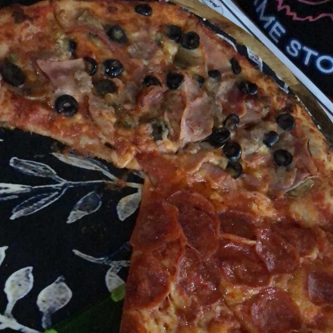 Pizza La Divina Comedia y Pepperoni