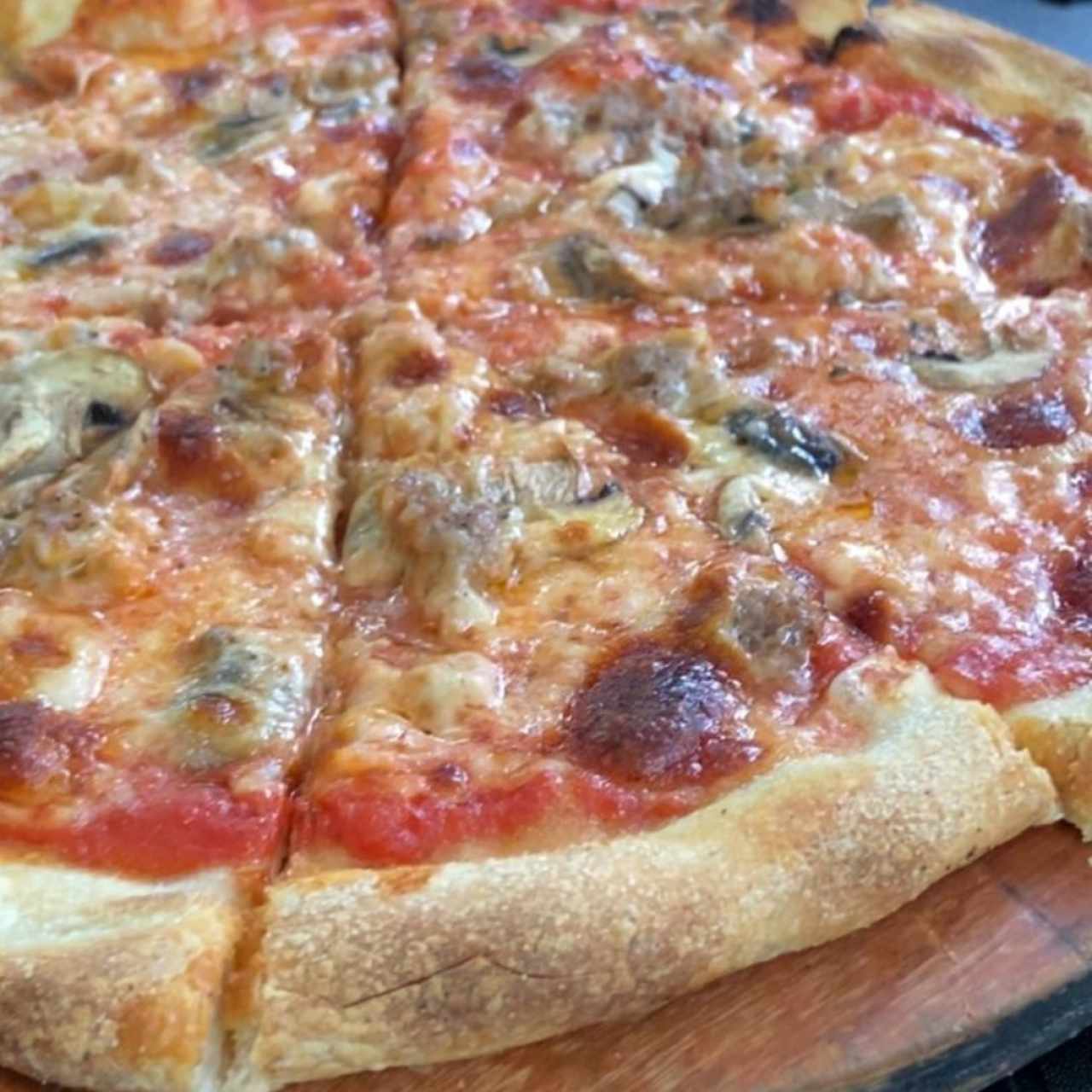 pizza de hongos chorizo italiano 