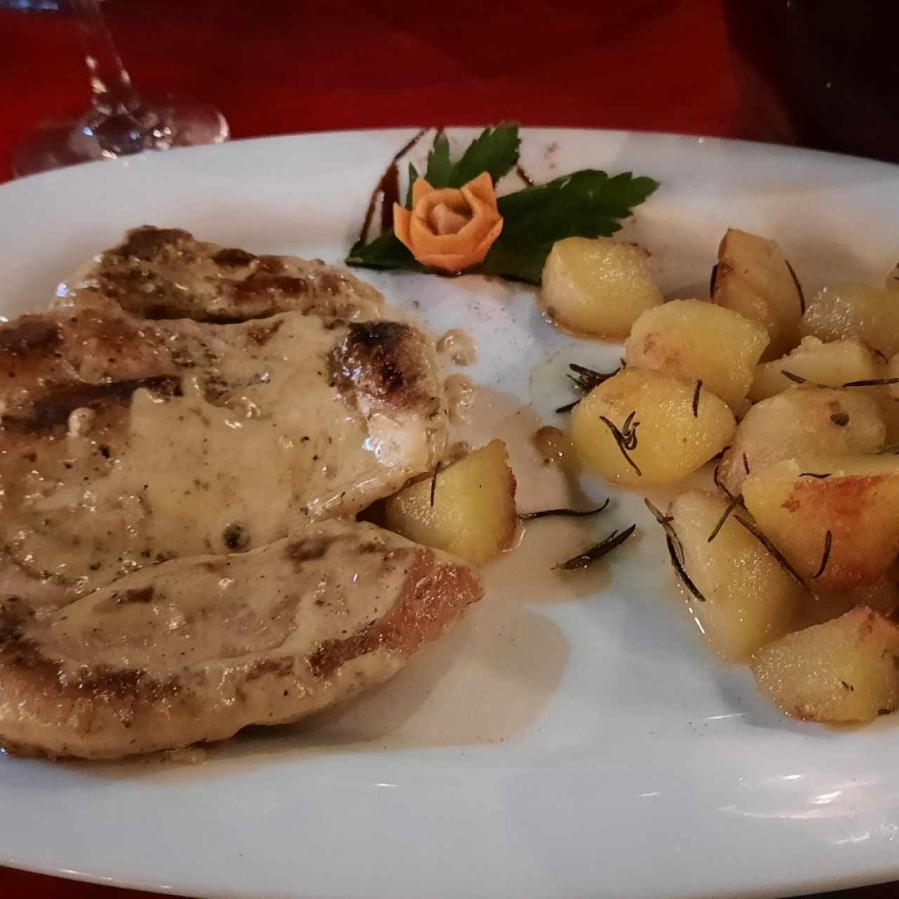 Filete de Pollo al curry con papas rústicas