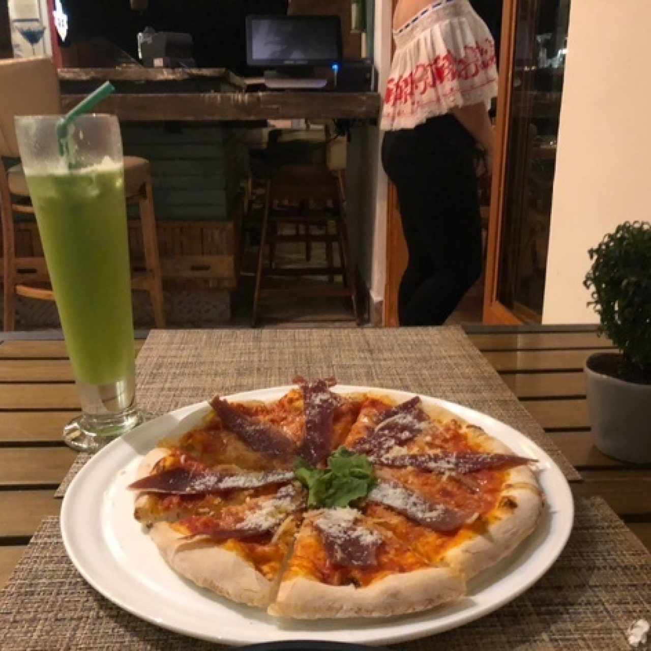 pizza y limonada con hierbabuena!