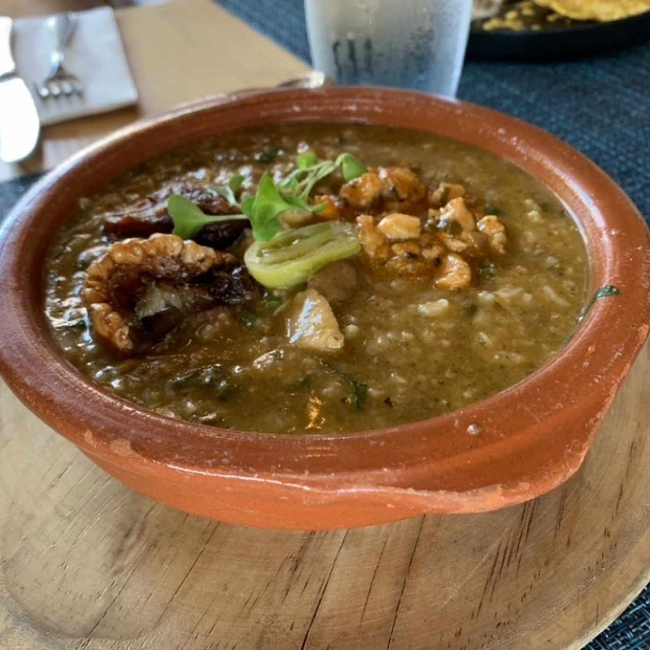 Guacho de Guandú y Chicharrón de Cerdo