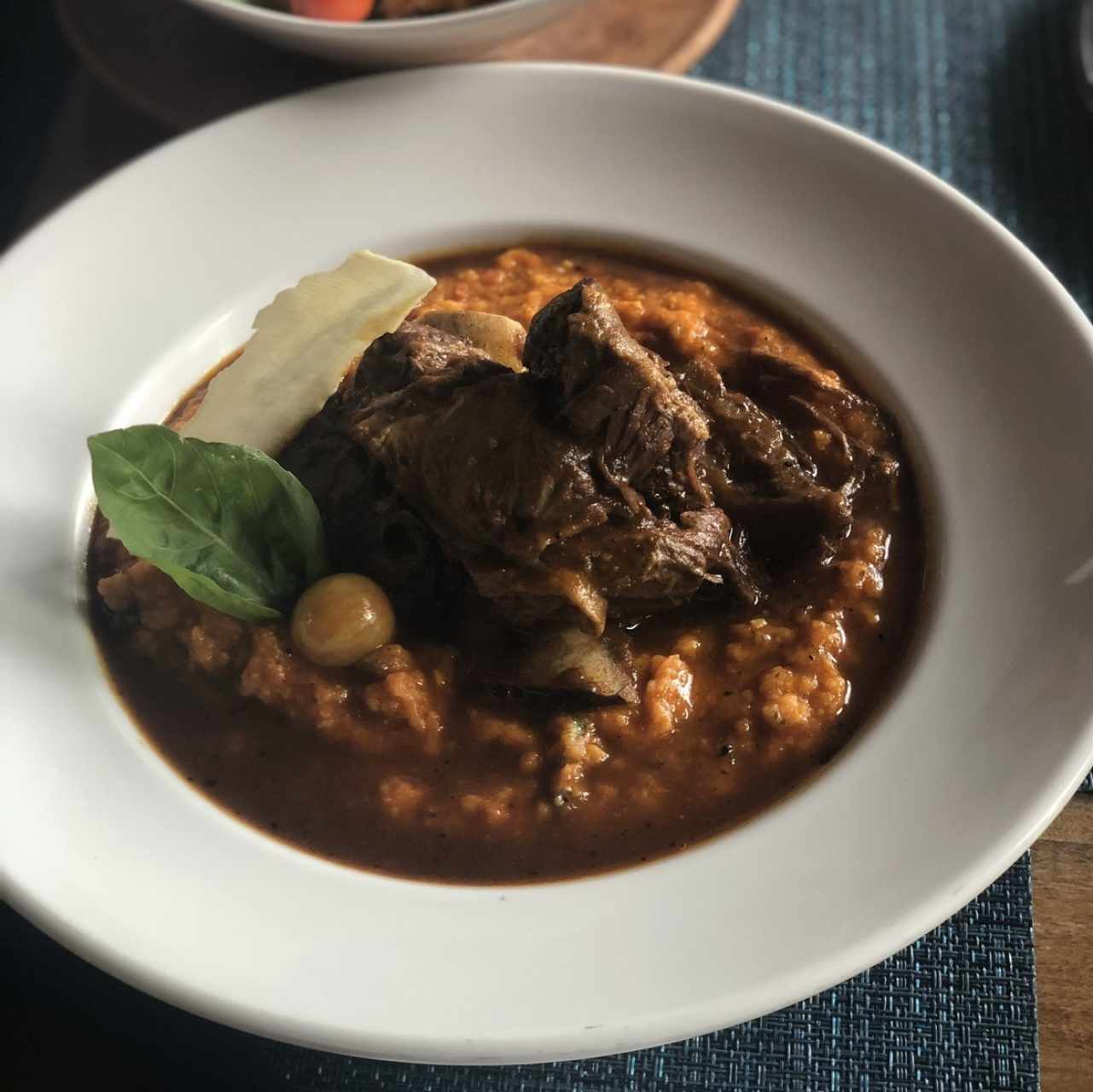 Asado de Tira con Tamal de Olla