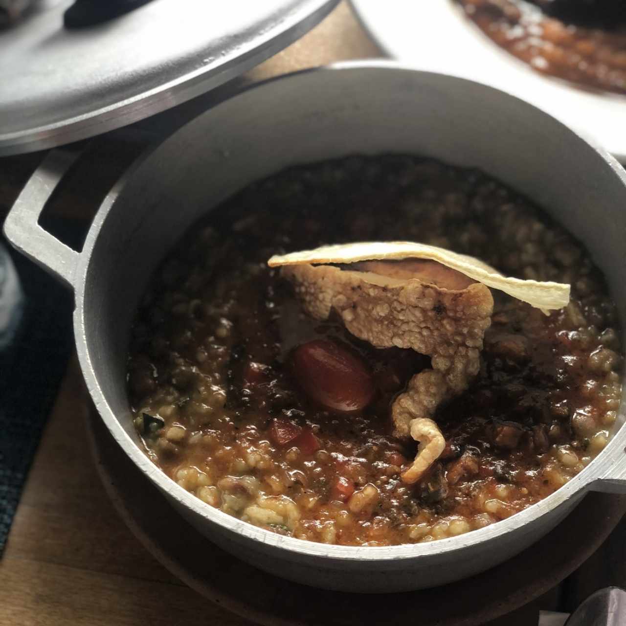 Guacho de Guandú y Chicharrón de Cerdo