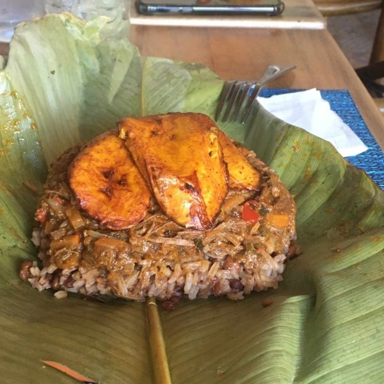 ropa vieja con arroz con guandu y platano