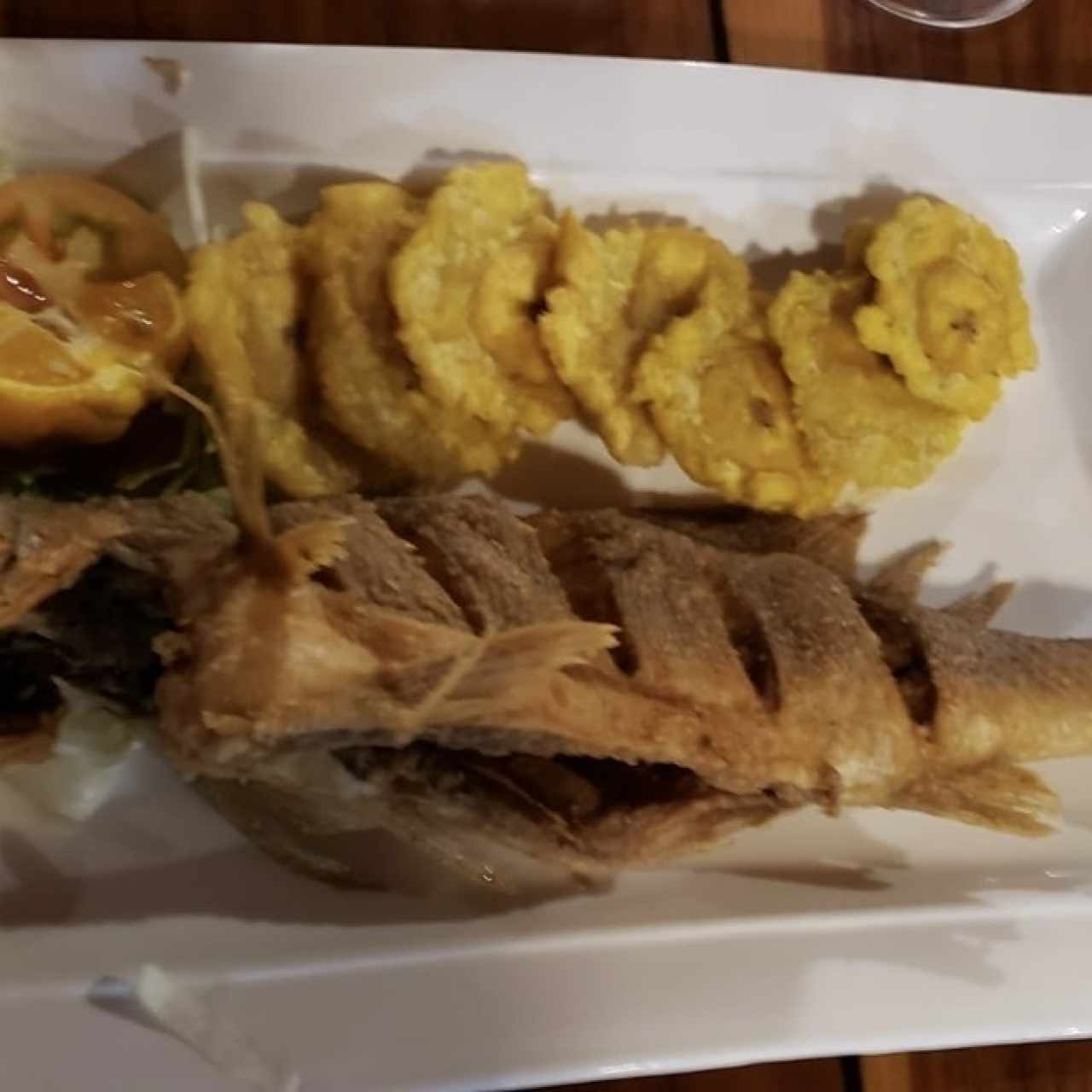 Pescado frito con paracones